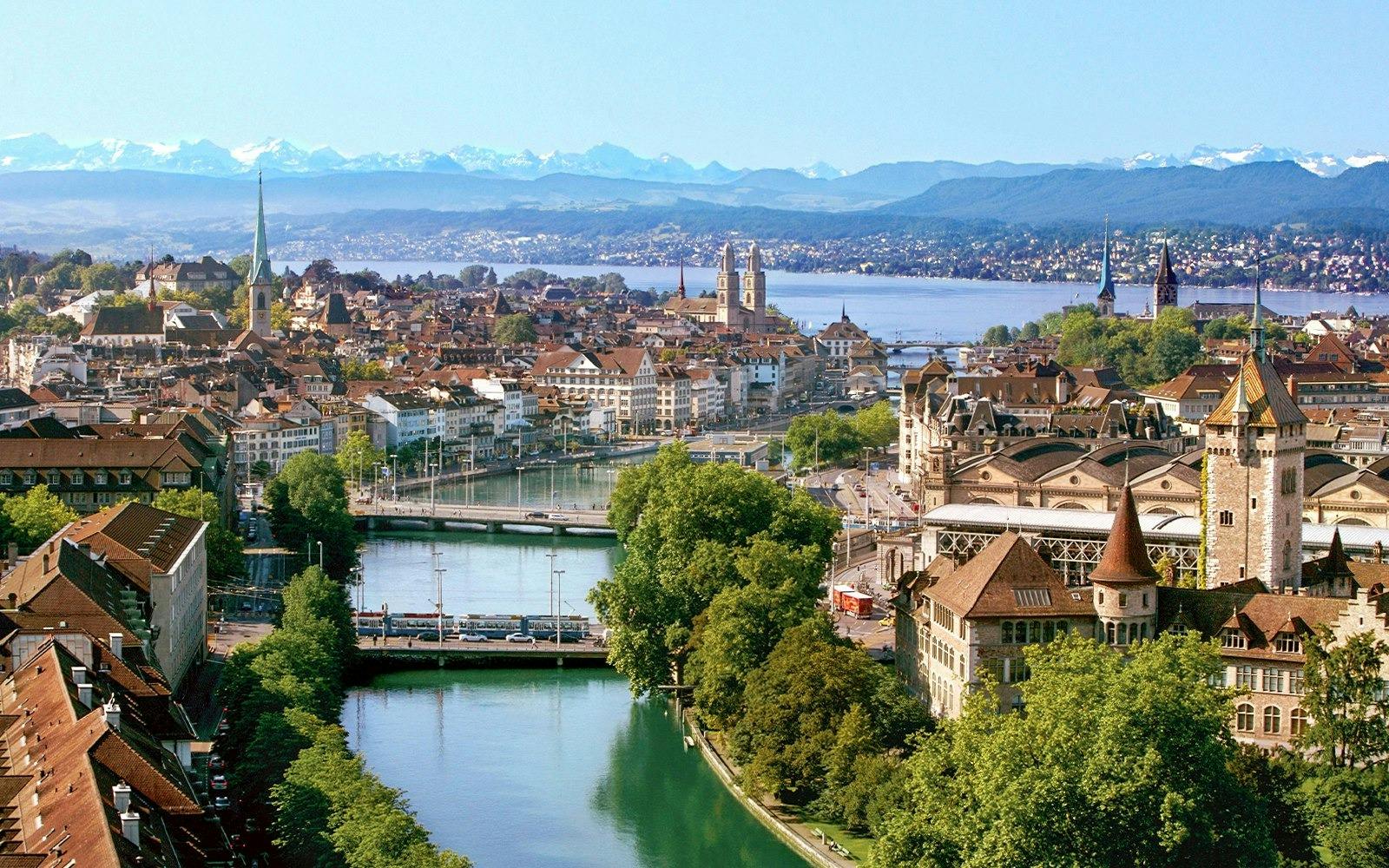 Zurich City Tour with Ferry & Felsenegg Cable Car Category