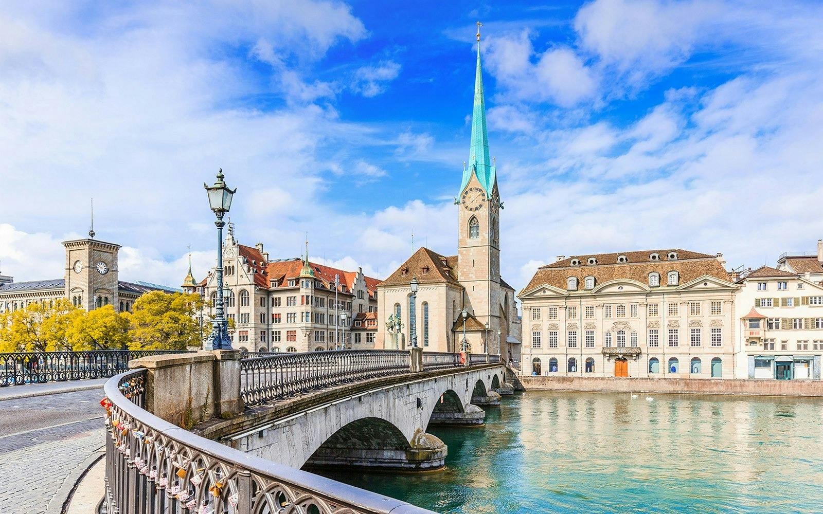 Zurich City Tour with Ferry & Felsenegg Cable Car 