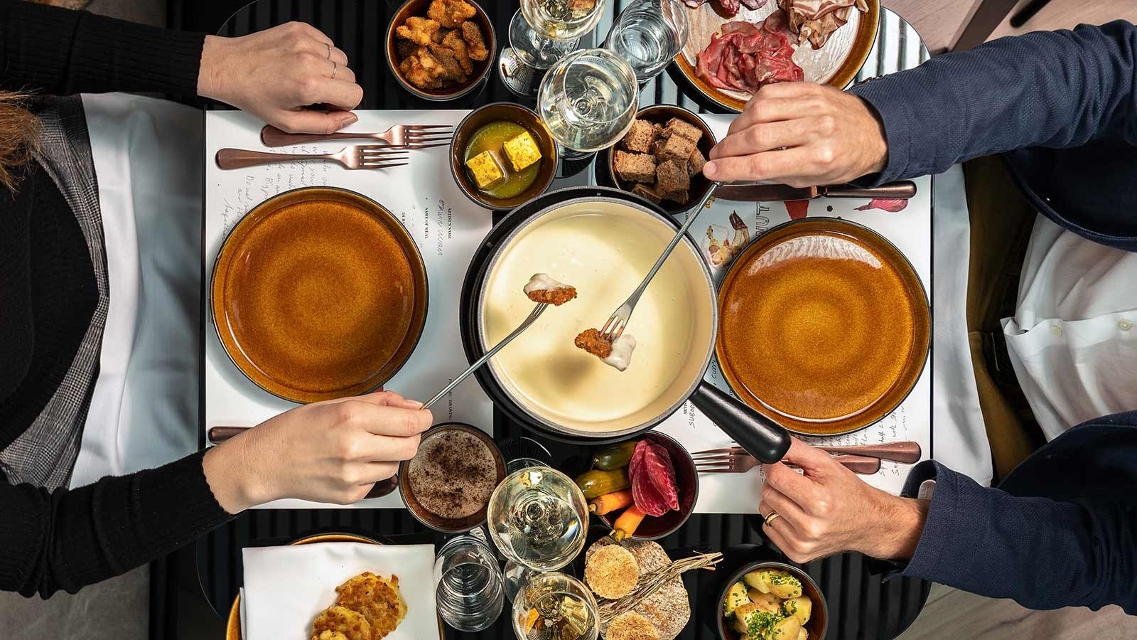 Sunset Tour & Swiss Cheese Fondue Dinner in Zurich Review
