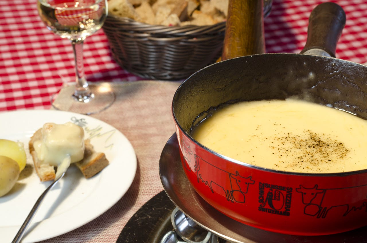 Sunset Tour & Swiss Cheese Fondue Dinner in Zurich Review