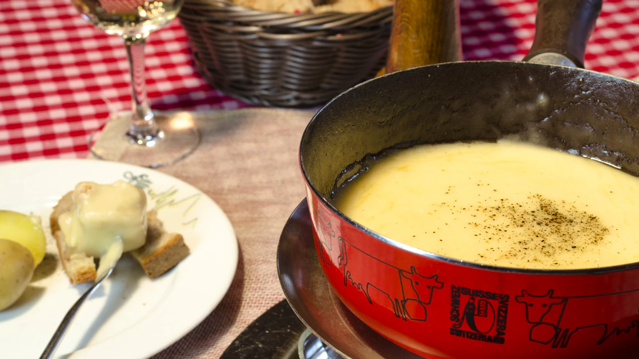 Sunset Tour & Swiss Cheese Fondue Dinner in Zurich Review
