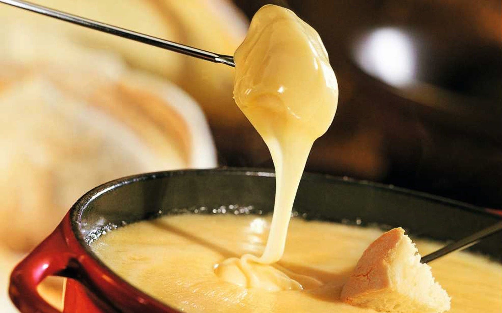 Sunset Tour & Swiss Cheese Fondue Dinner in Zurich Ticket