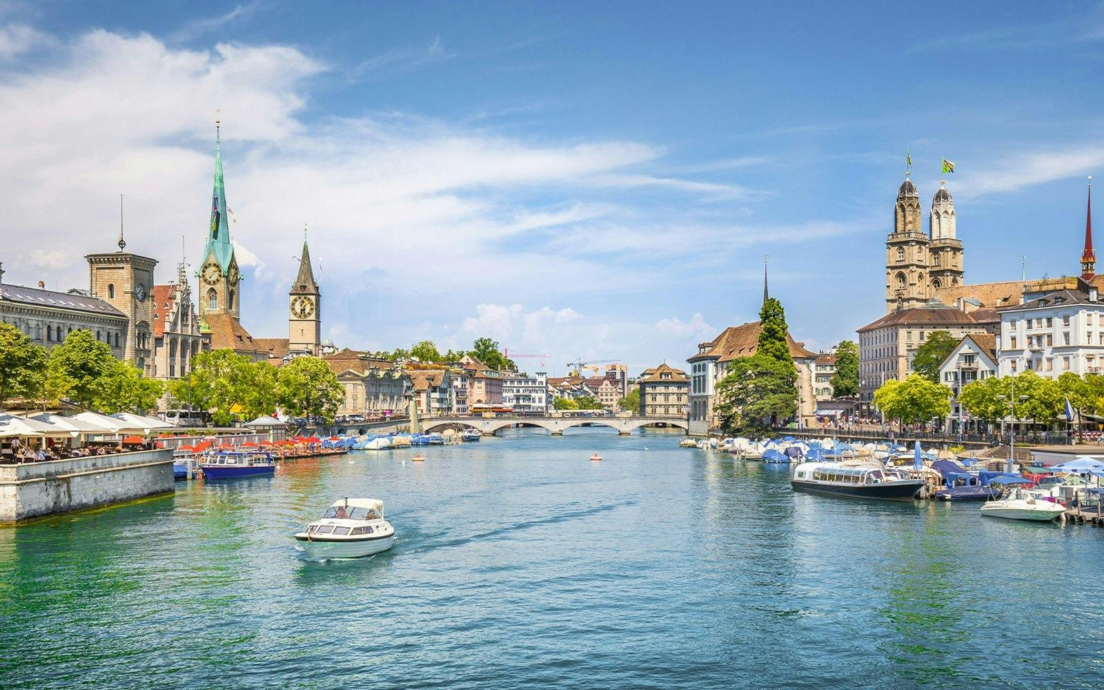 Sunset Tour & Swiss Cheese Fondue Dinner in Zurich 