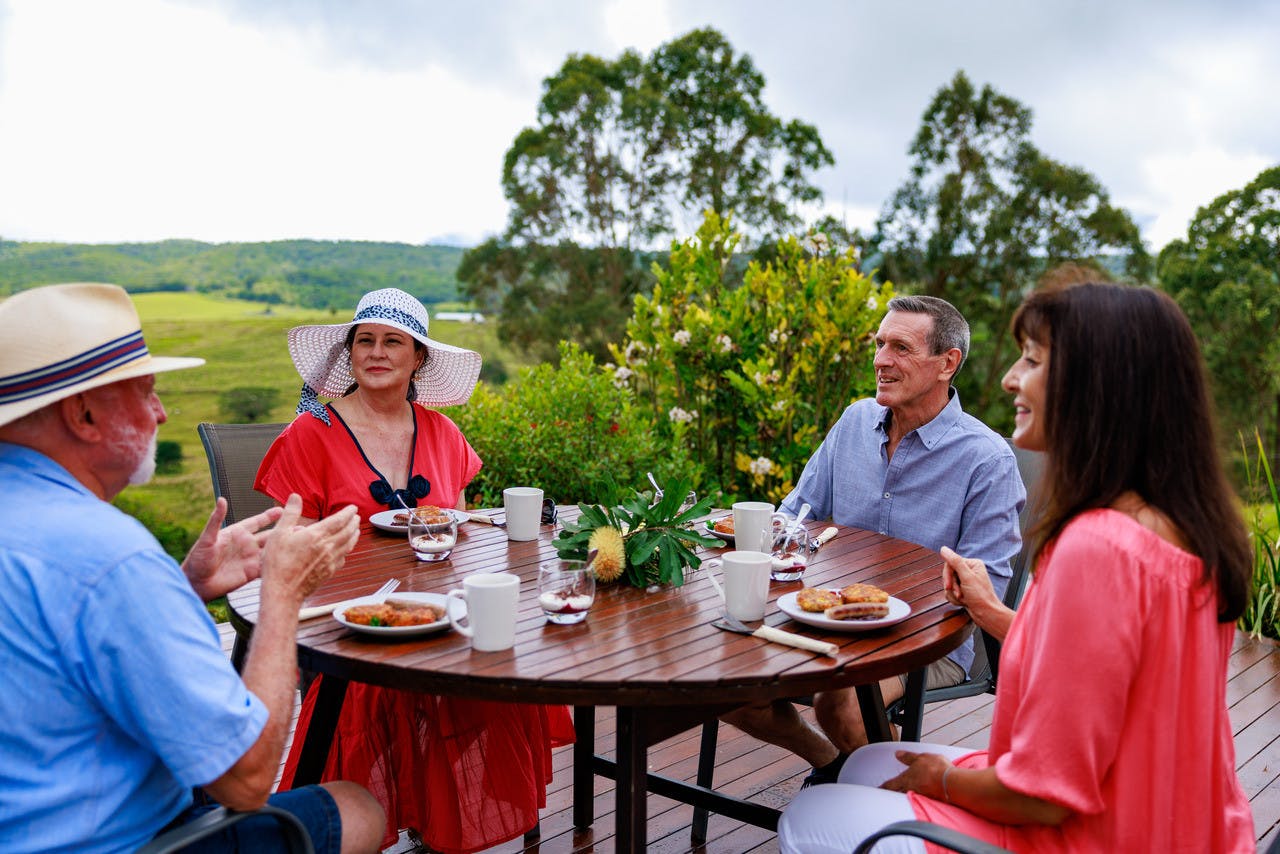 Cairns: Australian Outback Food and Wine Tasting Tour & Northern Beaches Ticket