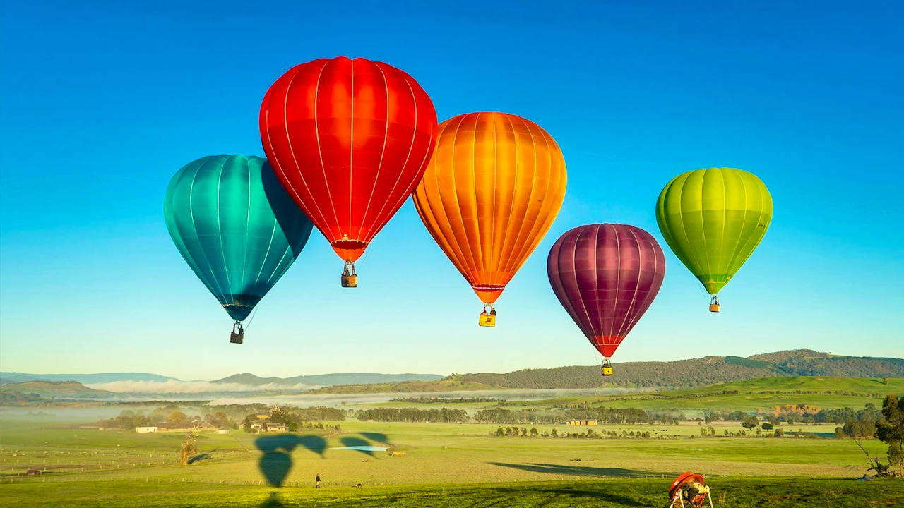 Cairns Sunrise Hot Air Balloon Flight with Sparkling Wine + Transfer Category