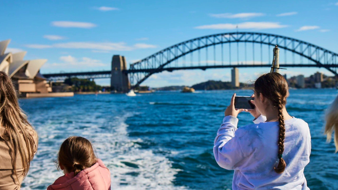 Sydney Harbour Buffet Lunch Discovery Cruise