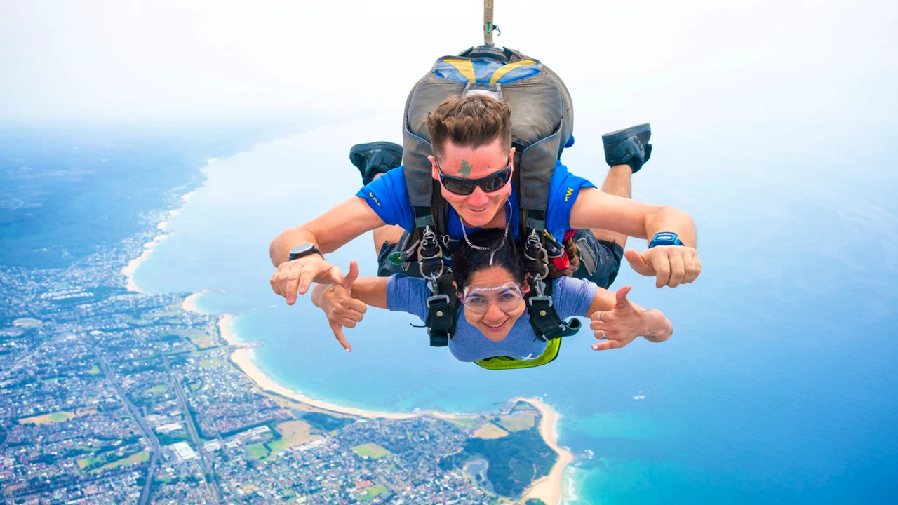 Sydney:Tandem Skydiving at Wollongong