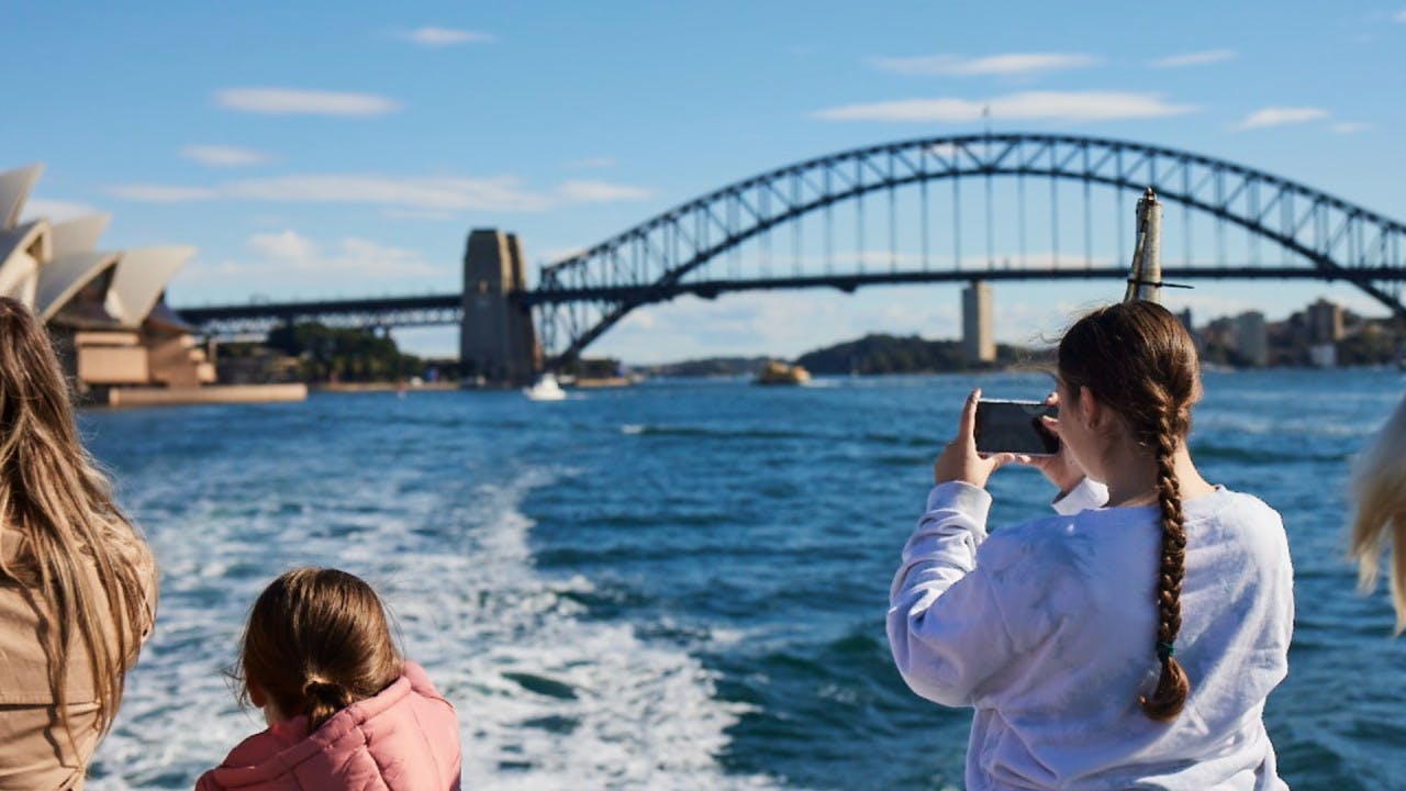 Sydney Harbour Long Dinner Cruise 