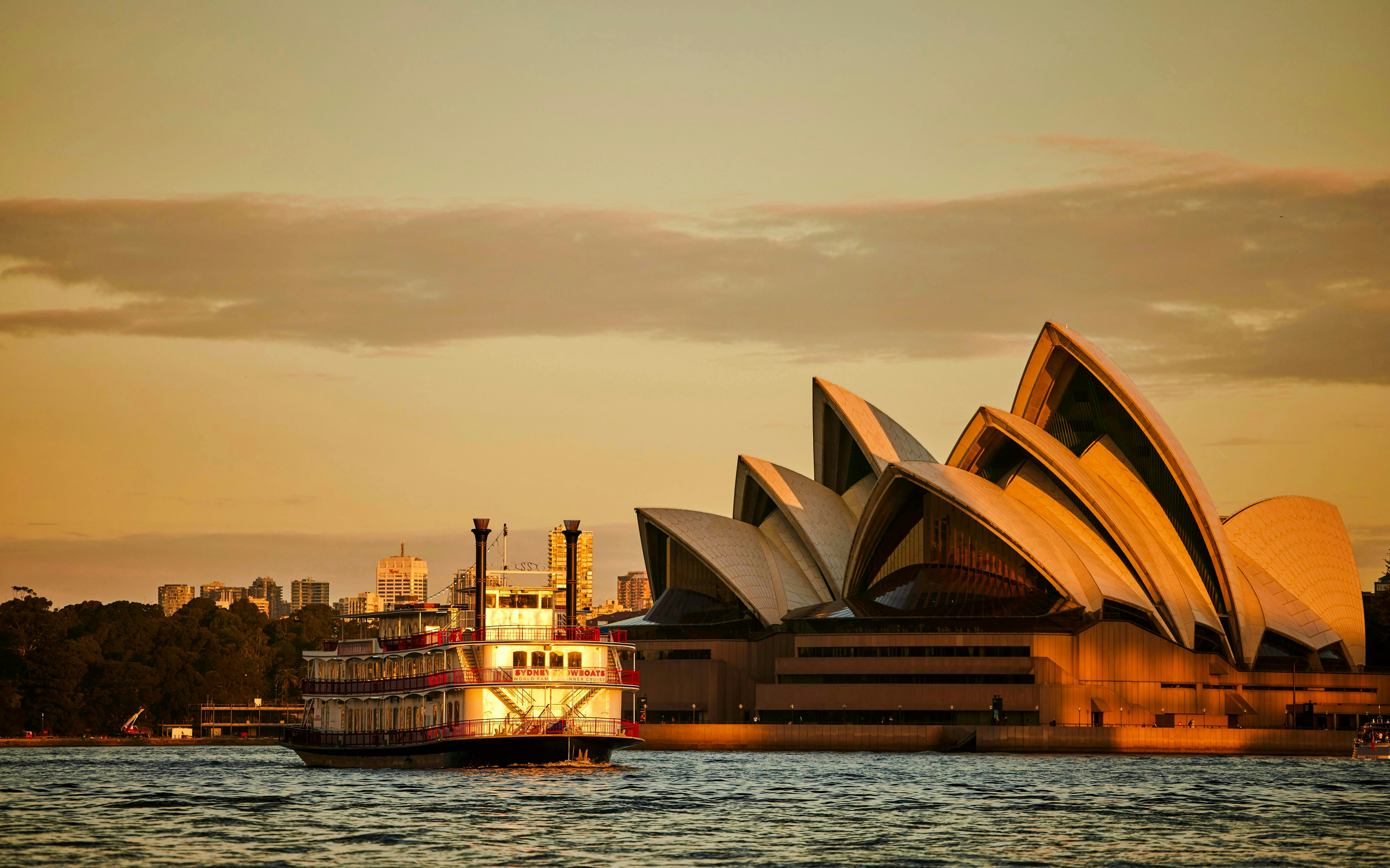 Sydney Harbour Showboat Dinner Cruise