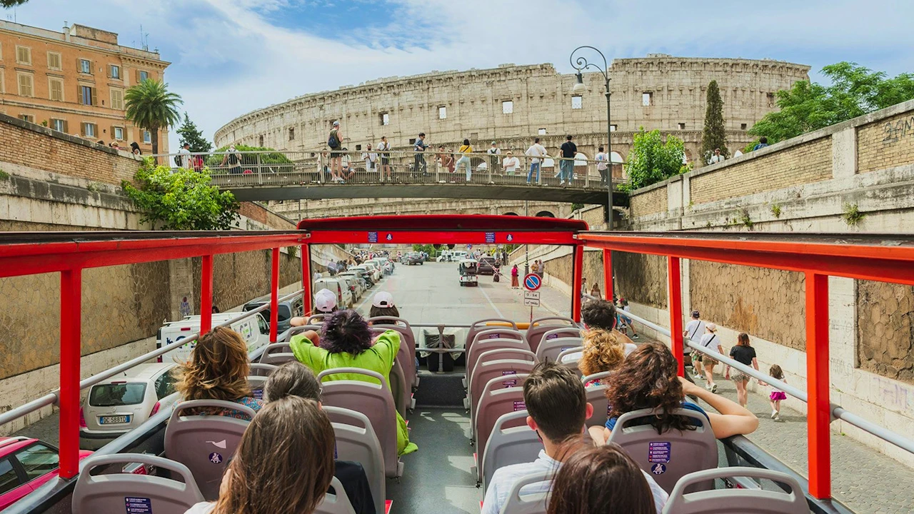 Colosseum Ticket & Rome Hop-on Hop-off Bus Tour