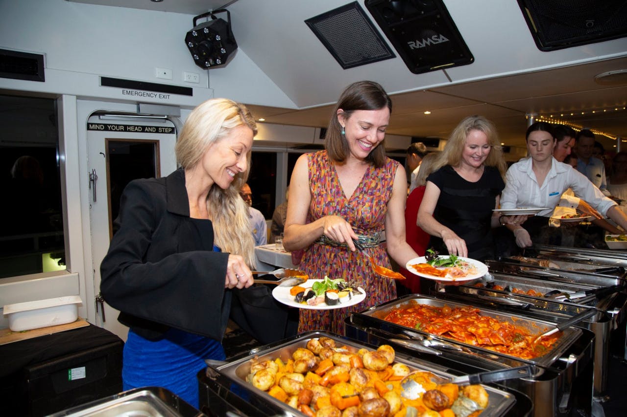 Captain Cook: Swan River Dinner Cruise 