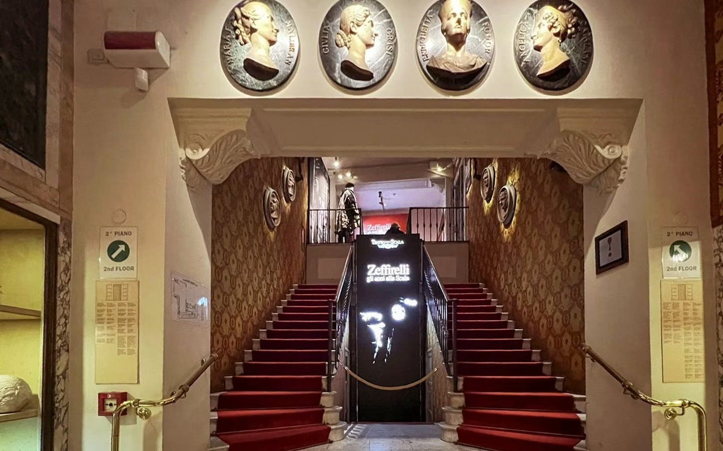 La Scala Theatre Ticket Location