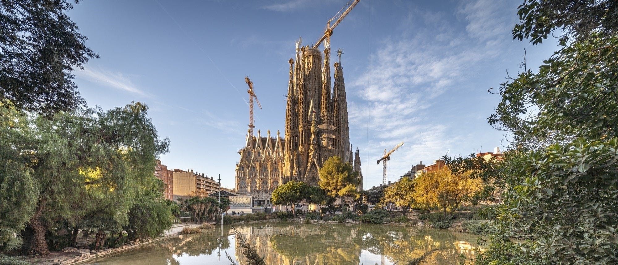 Barcelona Highlights: Sagrada Família & Gaudí Houses Guided Tour Ticket