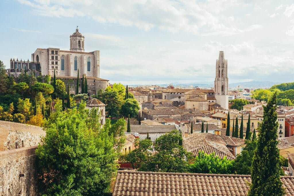Girona City Private Half-Day Tour with High-Speed Train Transfer from Barcelona Location