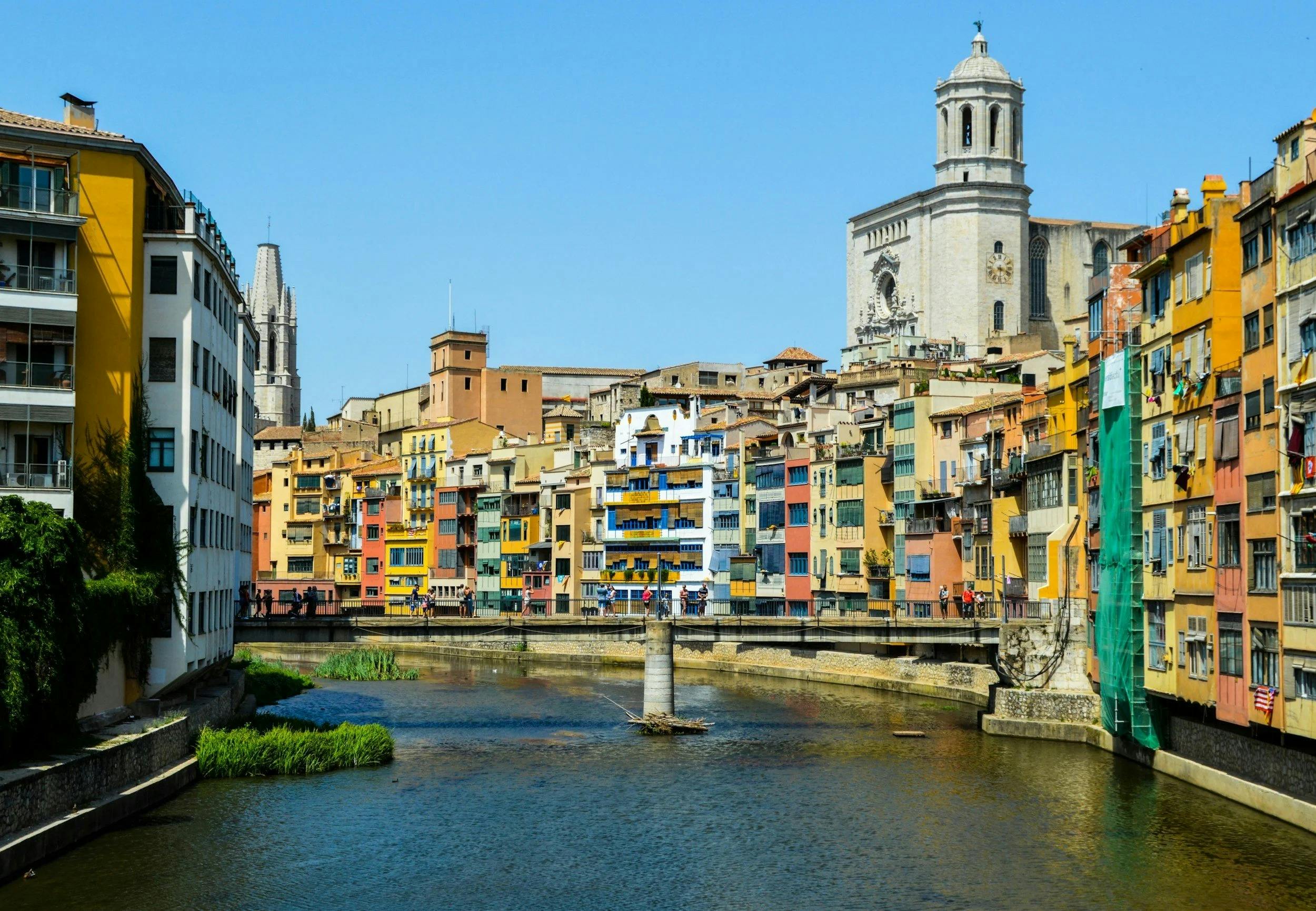 Girona City Private Half-Day Tour with High-Speed Train Transfer from Barcelona