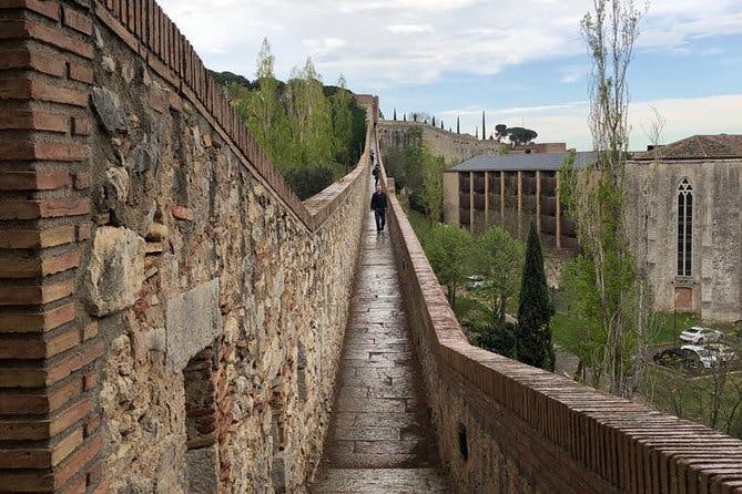 Girona City Private Half-Day Tour with High-Speed Train Transfer from Barcelona 