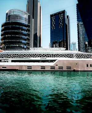 Dubai Marina: Lotus Mega Yacht Dinner Cruise