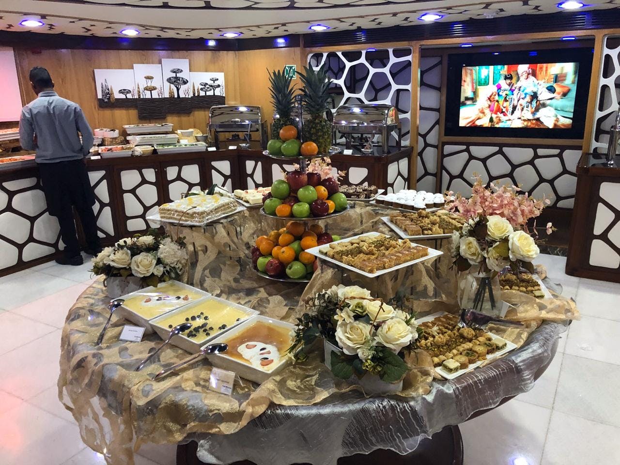 Mega Yacht Dinner Cruise Category