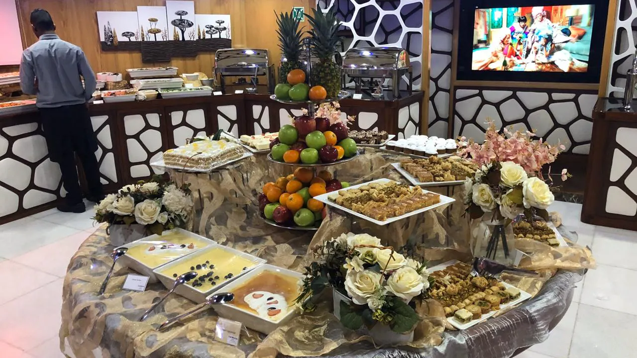 Mega Yacht Dinner Cruise Category