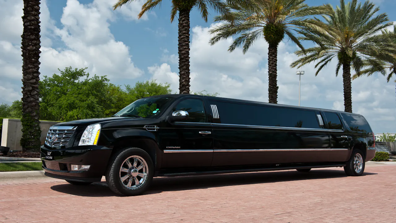 Dubai 4 Hours City Tour in Stretch Limousine Category