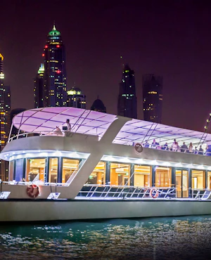 Dubai Marina: Luxury Dinner Cruise with Live Music