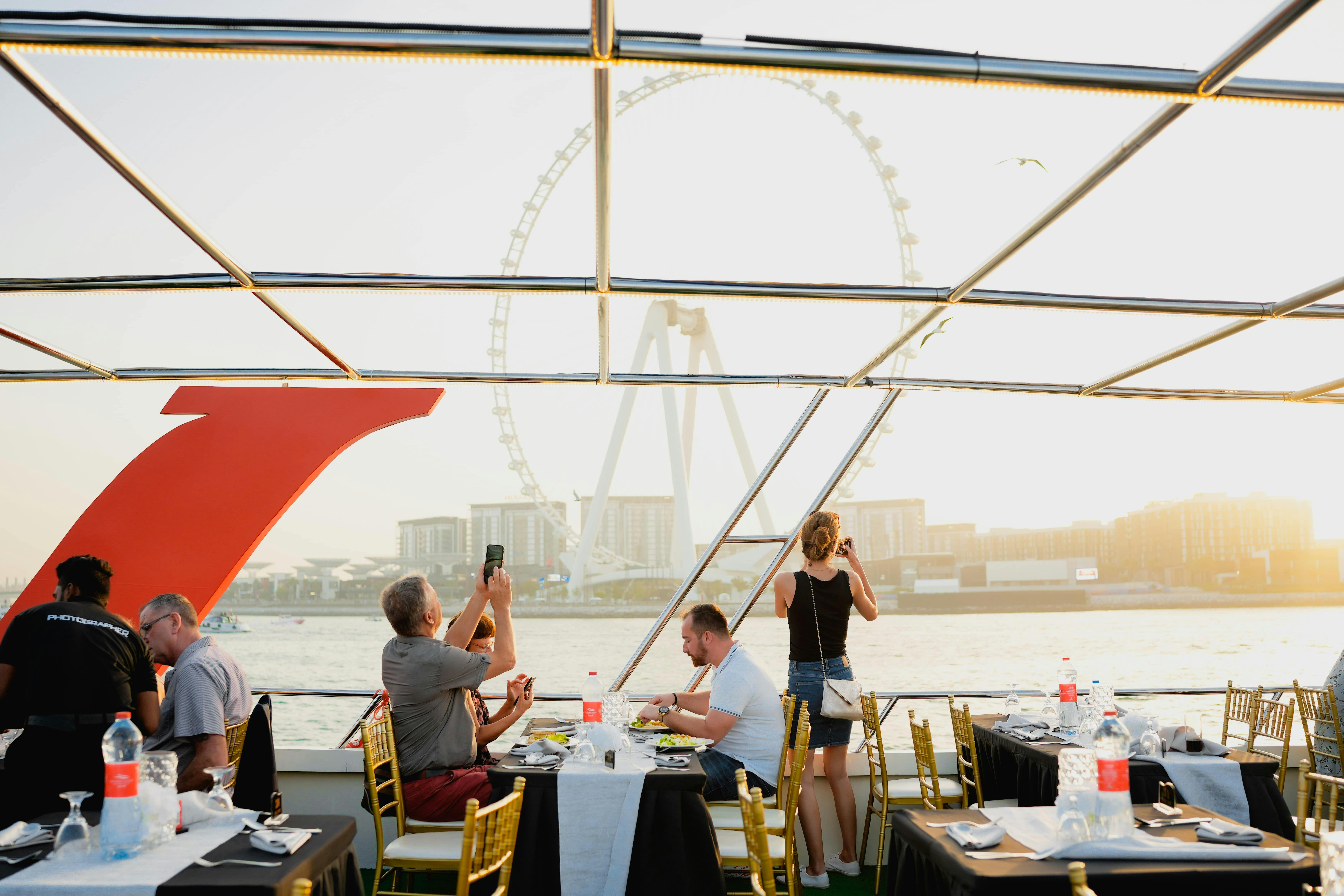 Dubai Marina: Luxury Dinner Cruise with Live Music Review