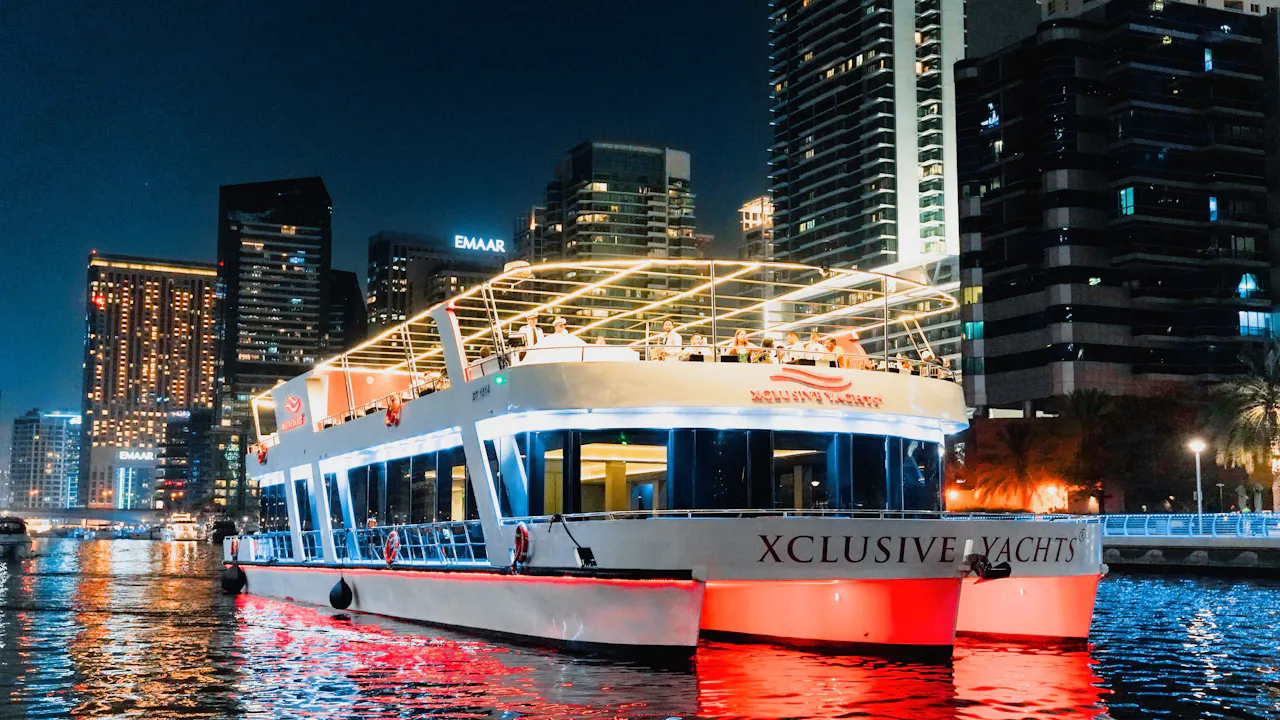 Dubai Marina: Luxury Dinner Cruise with Live Music Discount