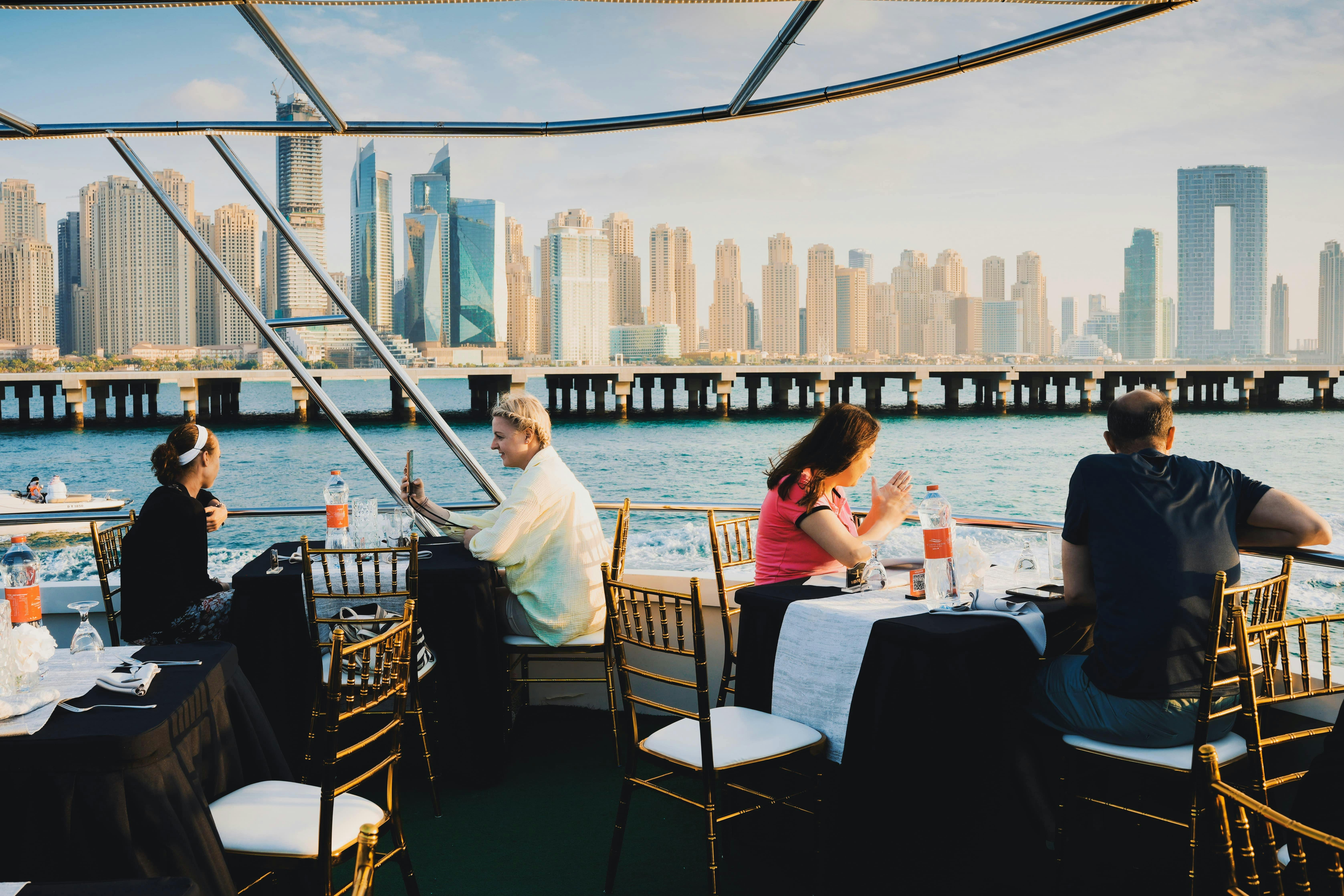Dubai Marina: Luxury Dinner Cruise with Live Music Ticket