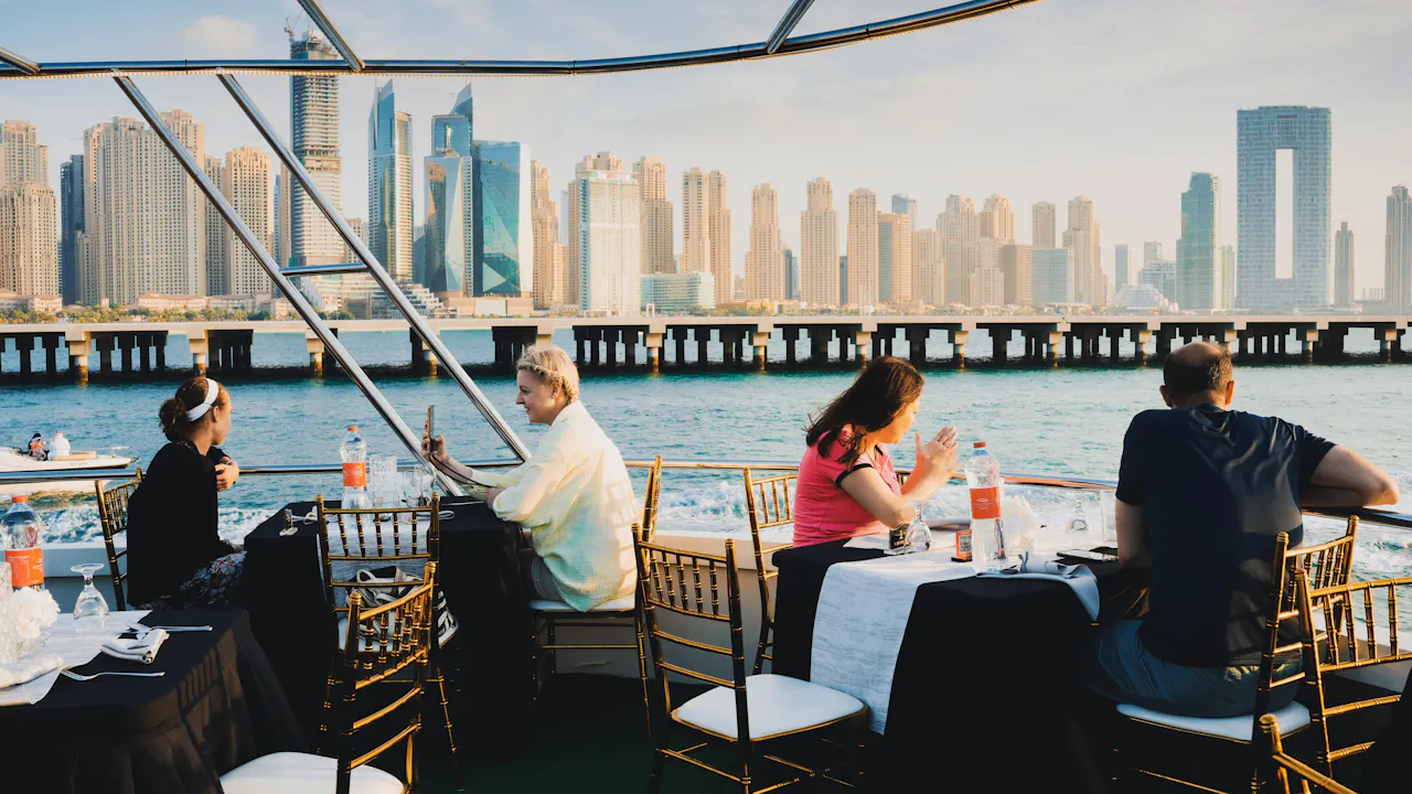 Dubai Marina: Luxury Dinner Cruise with Live Music Ticket