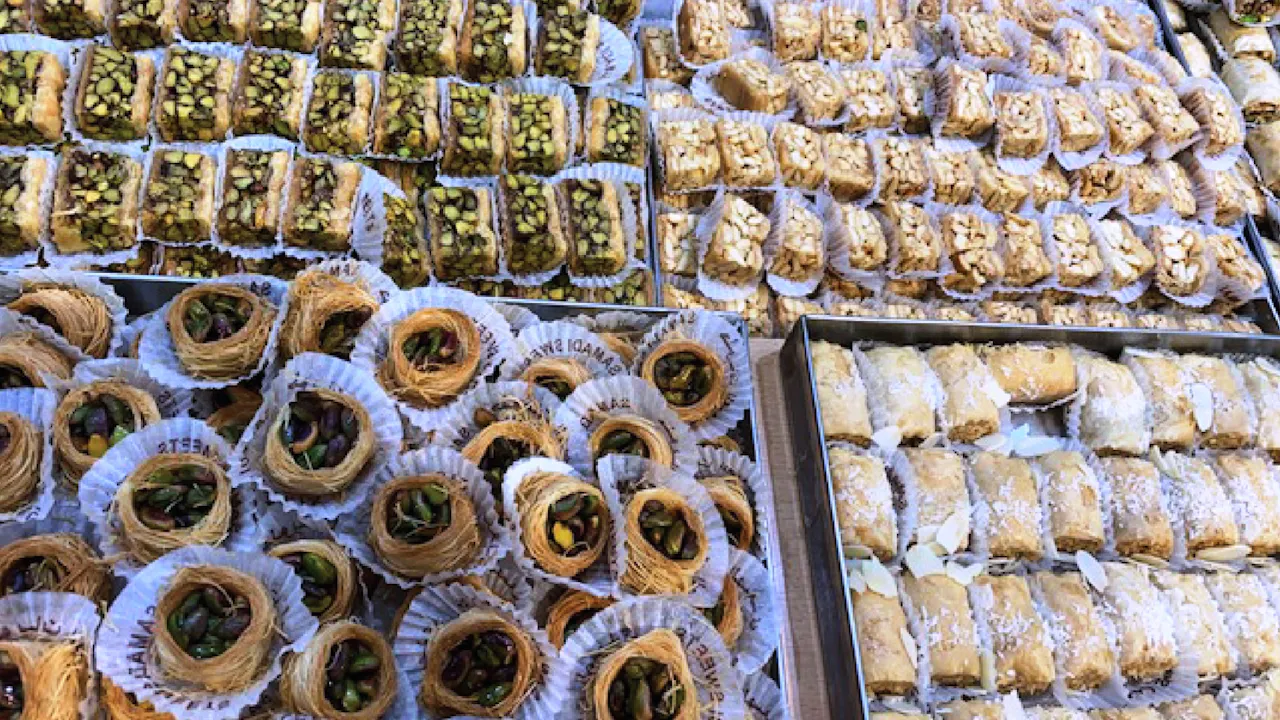 Food Experience with Lunch in Dubai Location