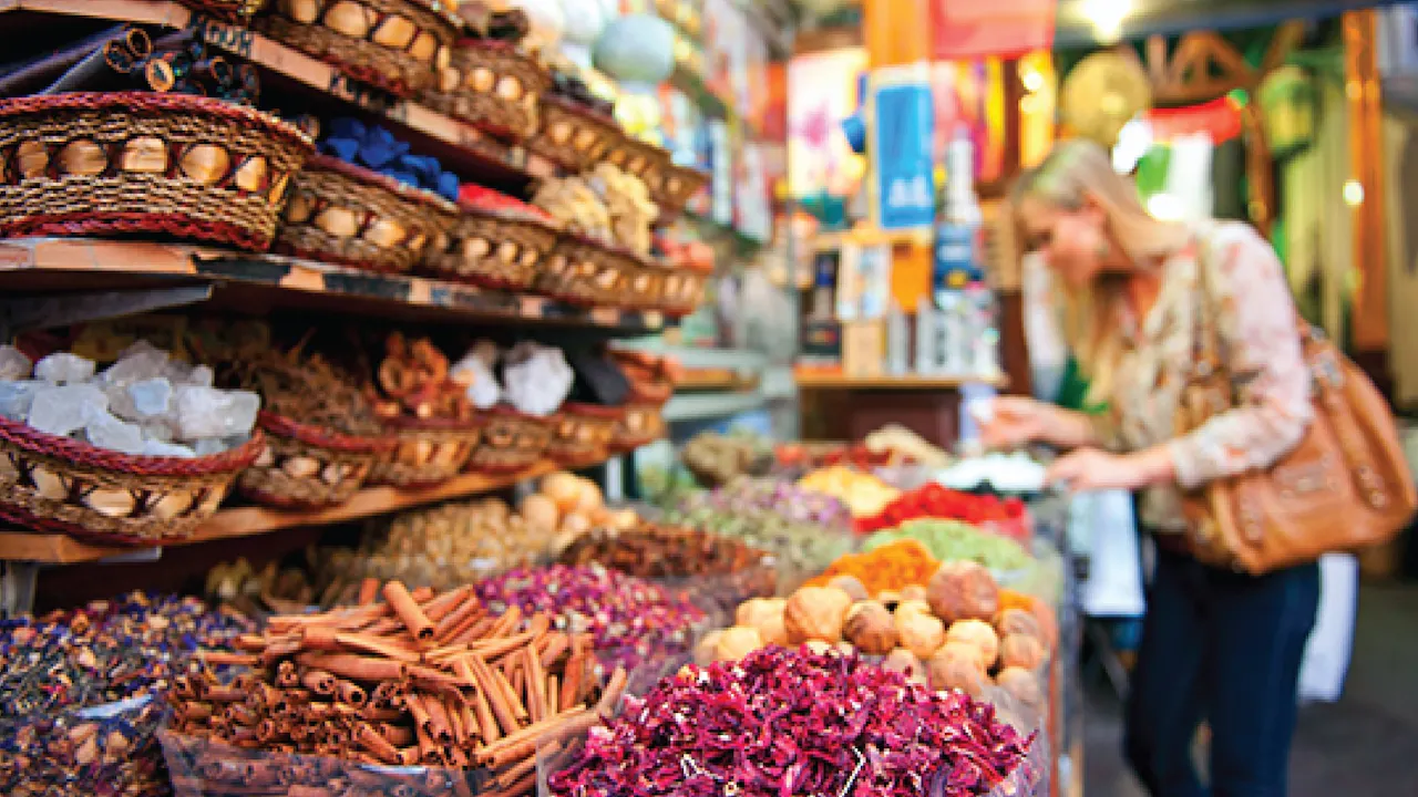 Food Experience with Lunch in Dubai