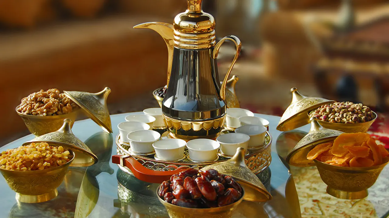 Discover Dubai by night and dine at Burj Al Arab-Al Iwan