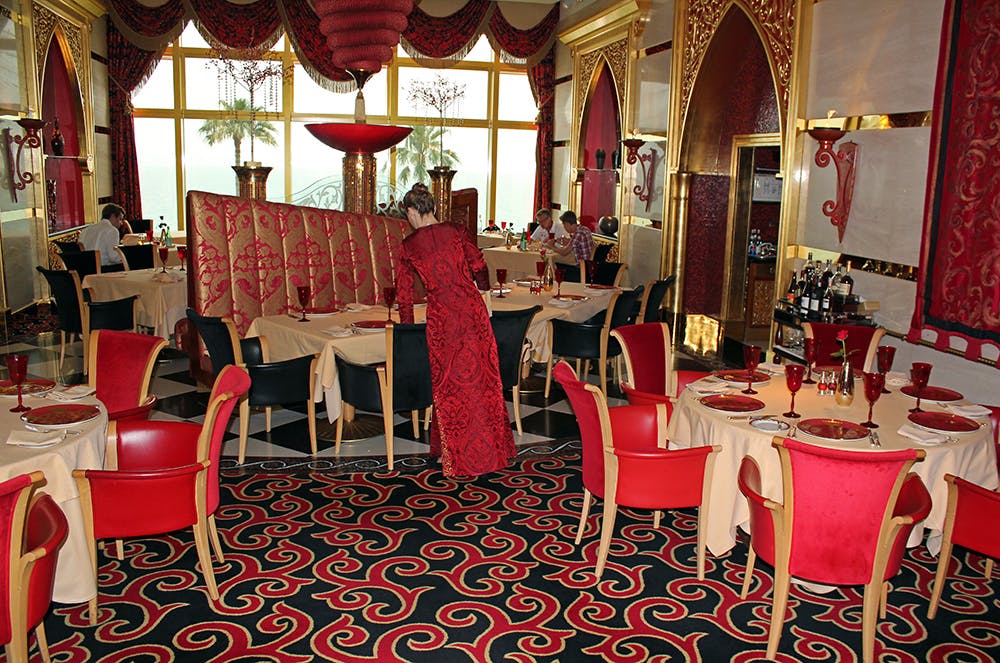 Discover Dubai by night and dine at Burj Al Arab-Al Iwan Price