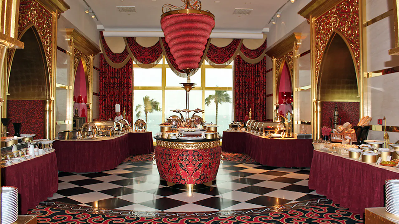 Discover Dubai by night and dine at Burj Al Arab-Al Iwan