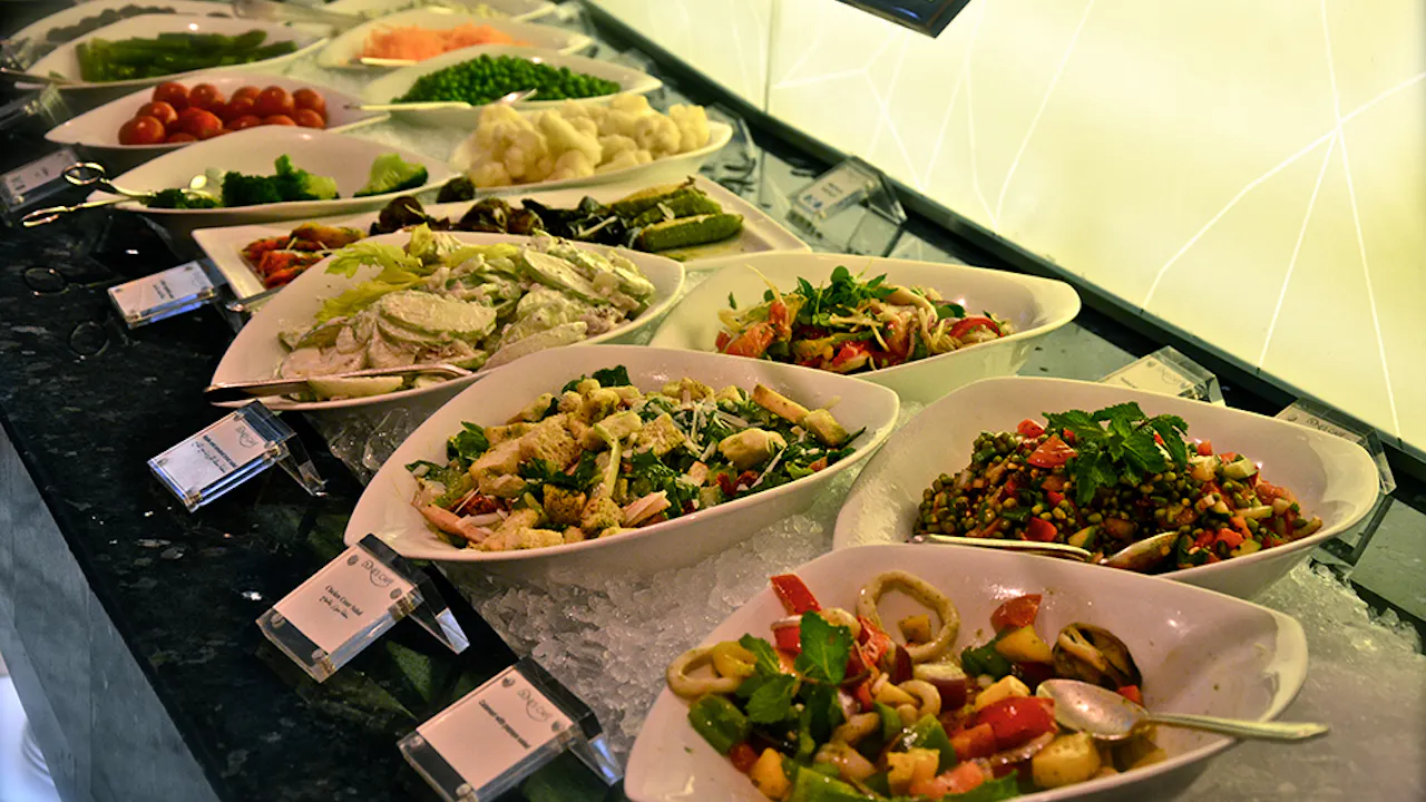 Discover Dubai by night and dine at Burj Al Arab-Al Iwan Location