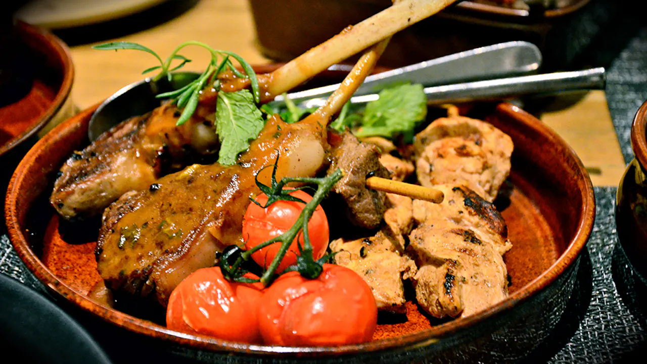 Discover Dubai by night and dine at Burj Al Arab-Al Iwan Category