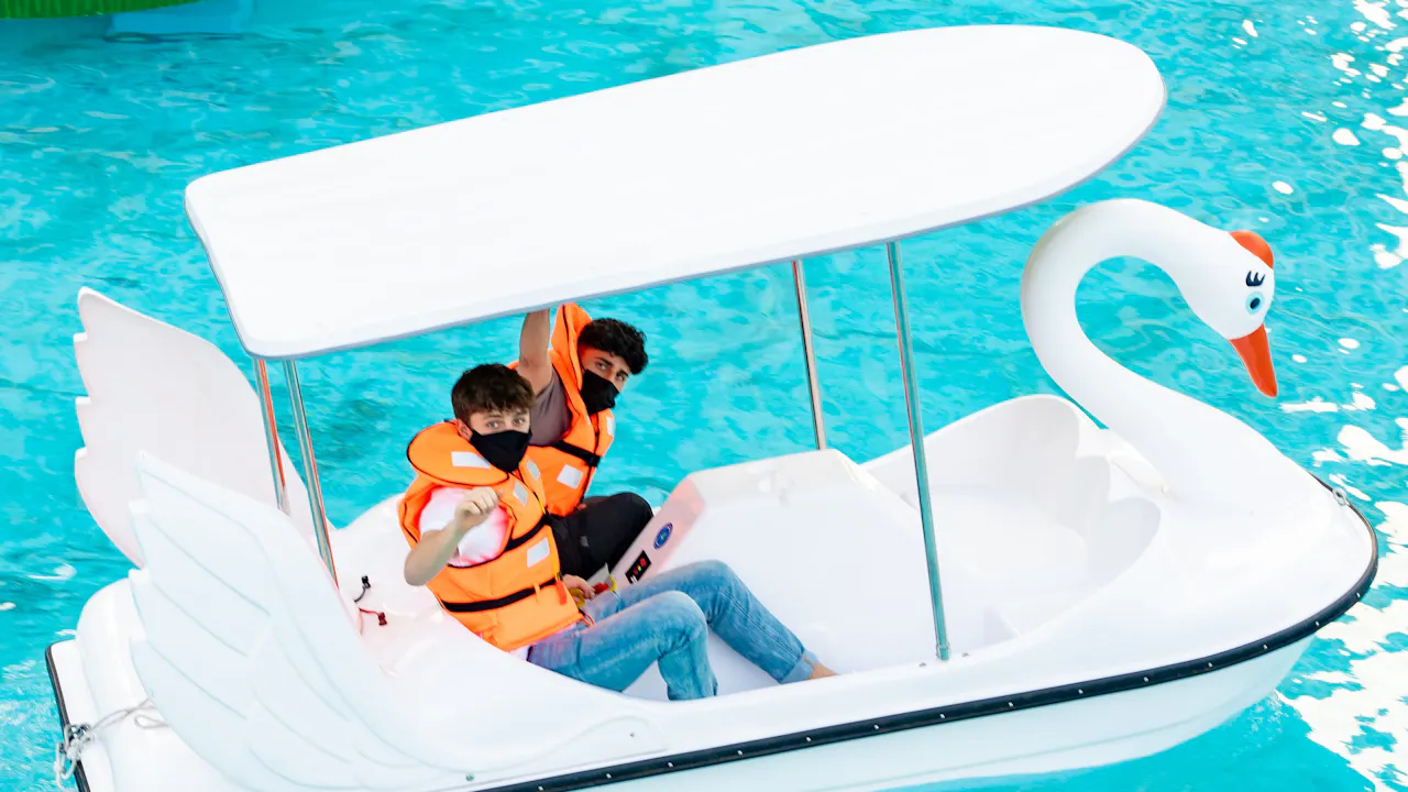 Dubai Fountain Electric Swan Boats Ticket