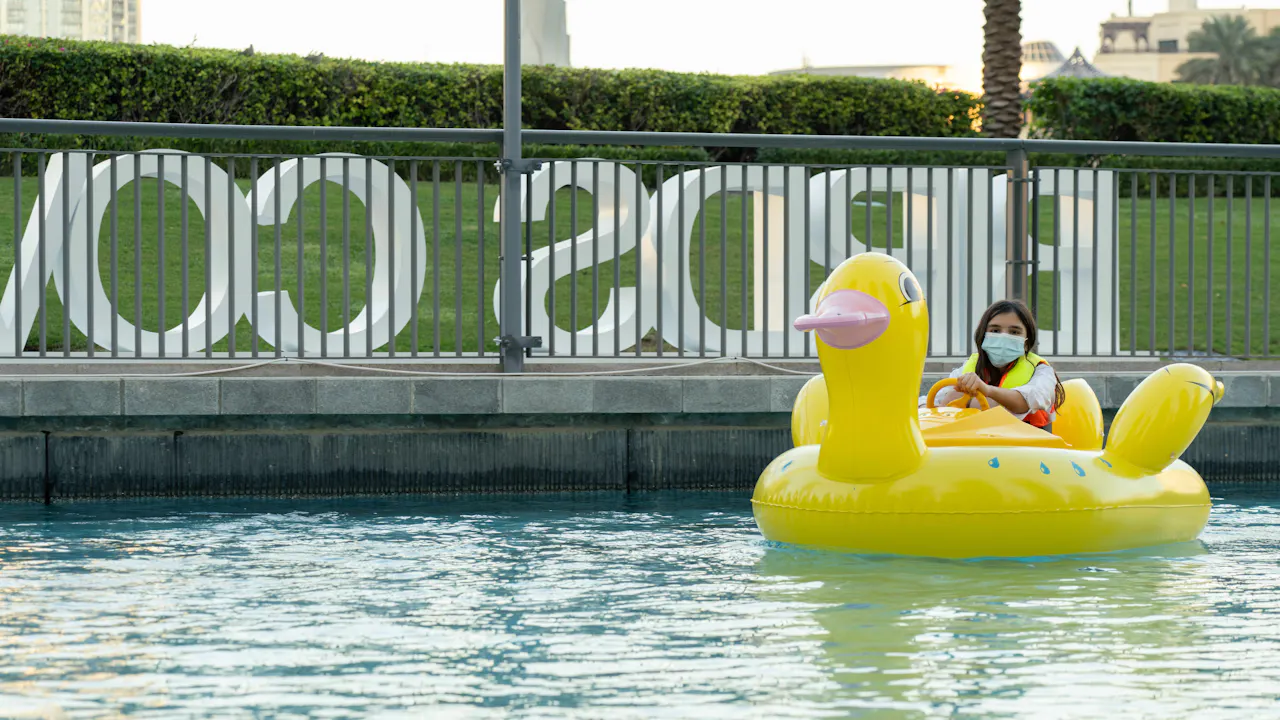 Dubai Fountain Flamingos Boat Experience Ticket