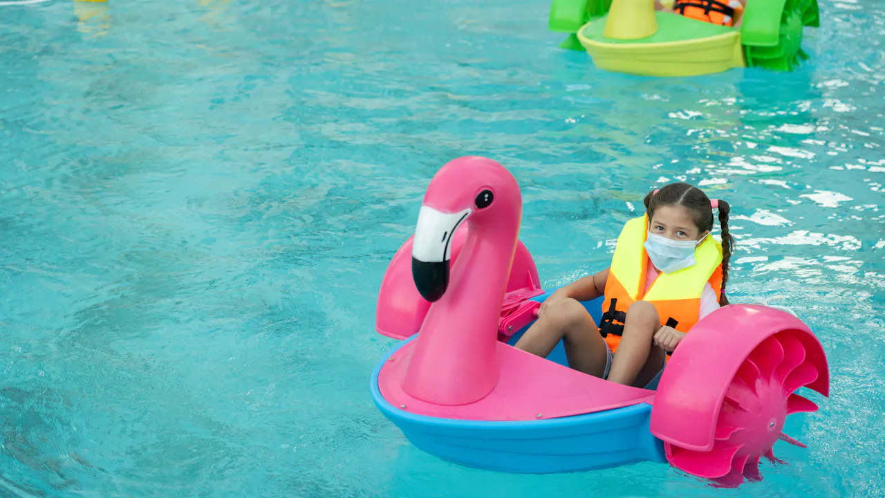 Dubai Fountain Flamingos Boat Experience Discount
