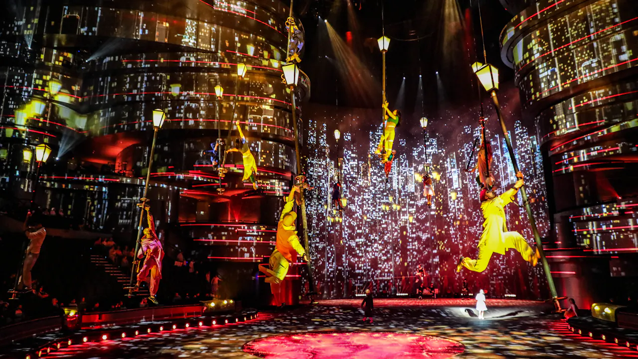 Luxury Dubai Canal Cruise + La Perle Silver Pass Review