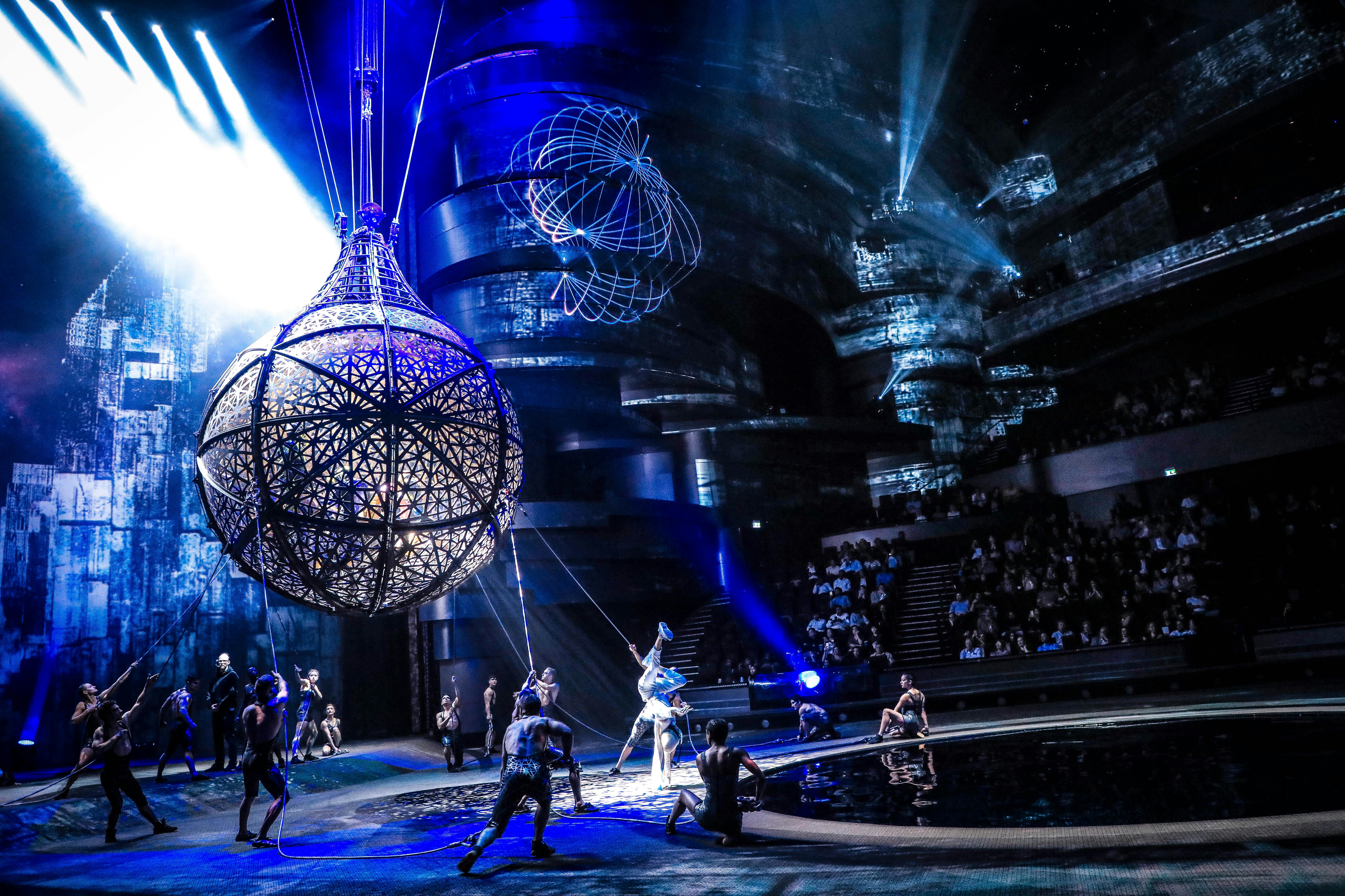 Luxury Dubai Canal Cruise + La Perle Silver Pass Category