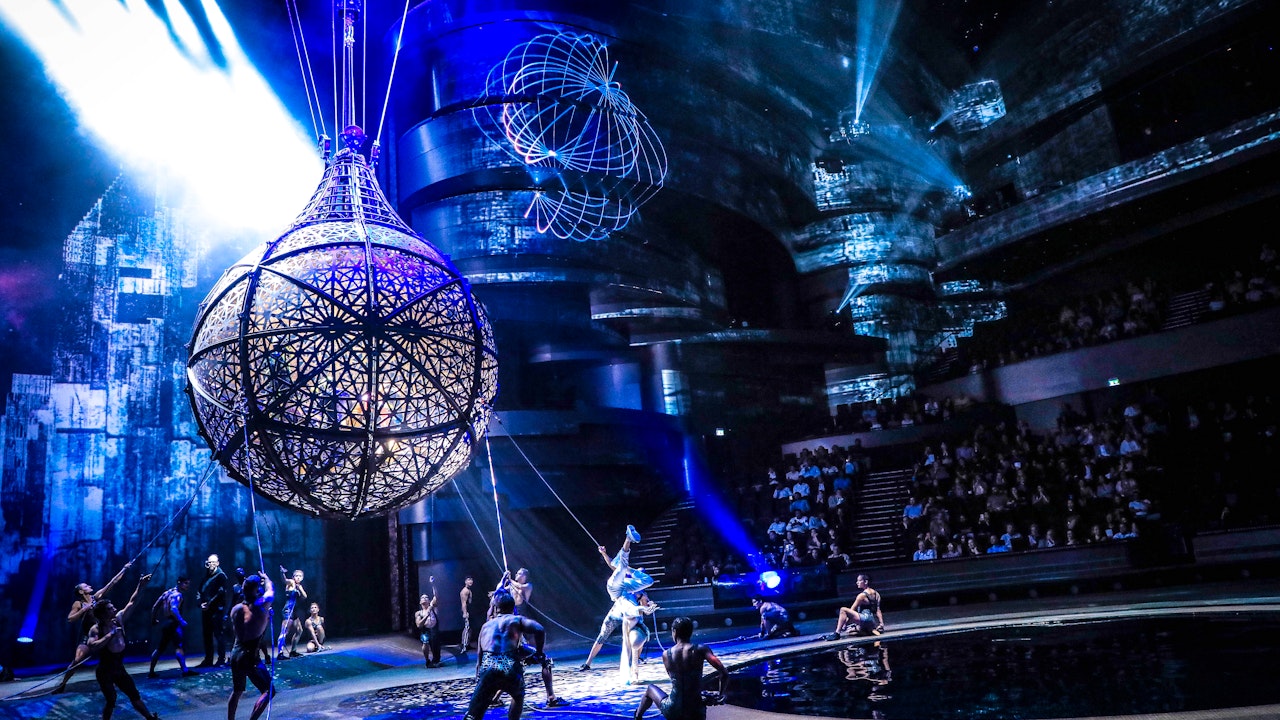 Luxury Dubai Canal Cruise + La Perle Silver Pass Category