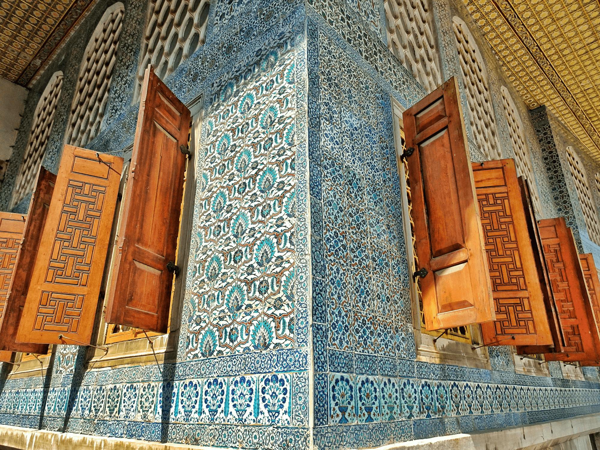 Half-Day Topkapi Palace & Grand Bazaar Tour 