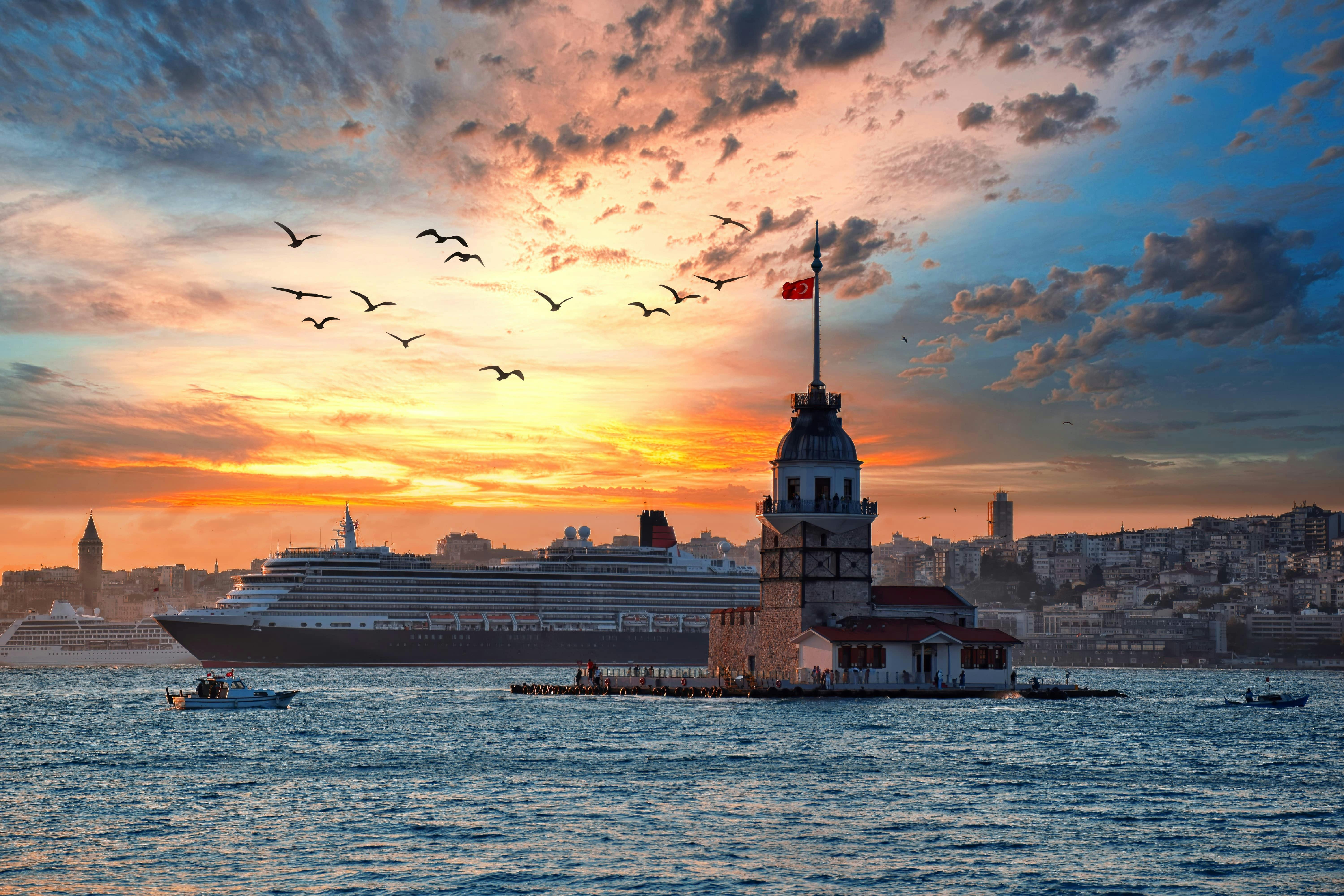 Bosphorus Dinner Cruise with Sightseeing and Show