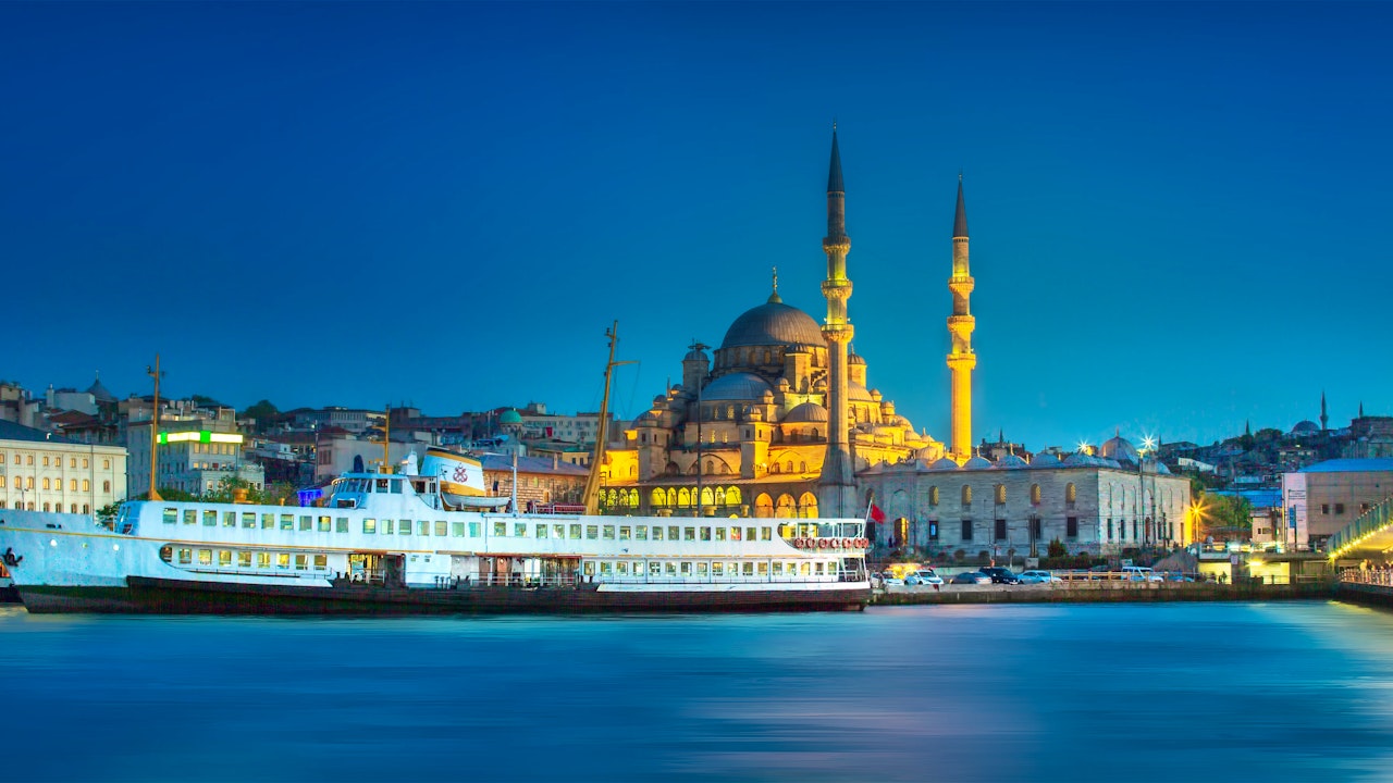 Bosphorus Dinner Cruise with Sightseeing and Show Category