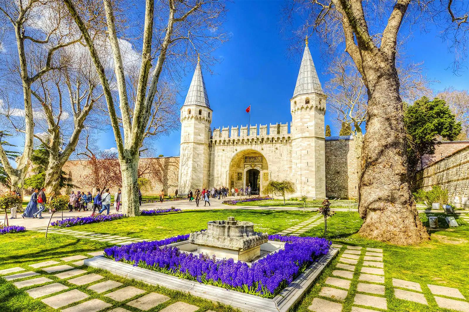 Topkapı Palace: Entry Ticket with Guided Tour