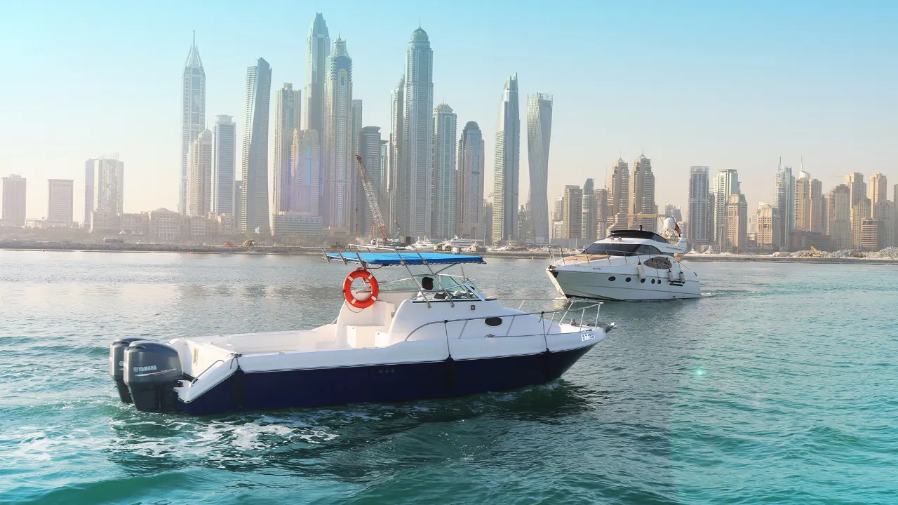 Dubai Private Yacht: 32 Feet
