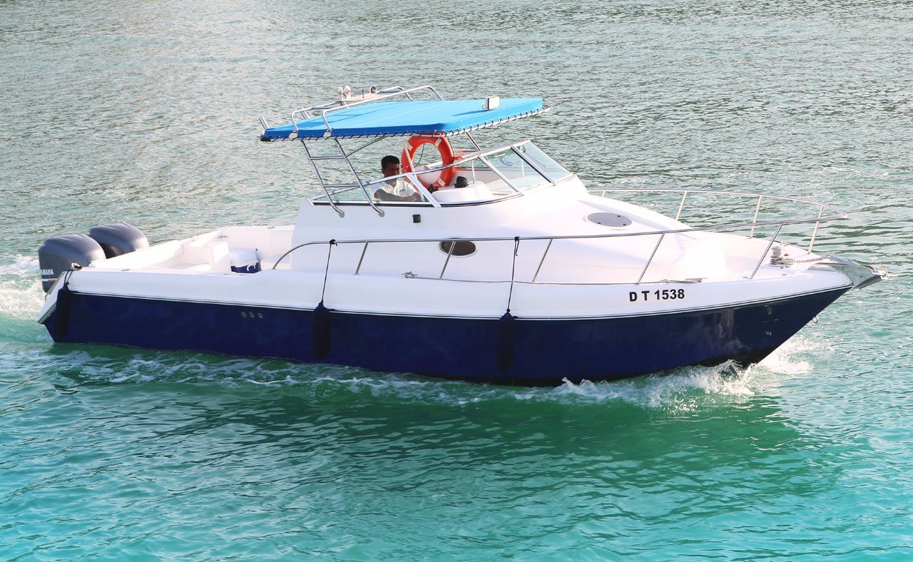 Dubai Private Yacht: 32 Feet Ticket