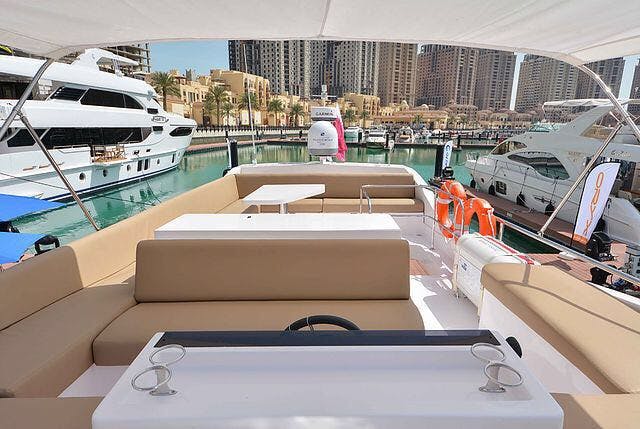 Dubai Private Yacht: 48 Feet Location