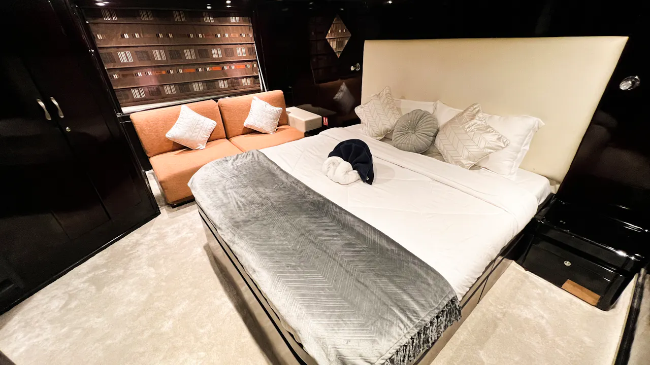 Dubai Private Yacht: 75 Feet ( Up to 30 pax)